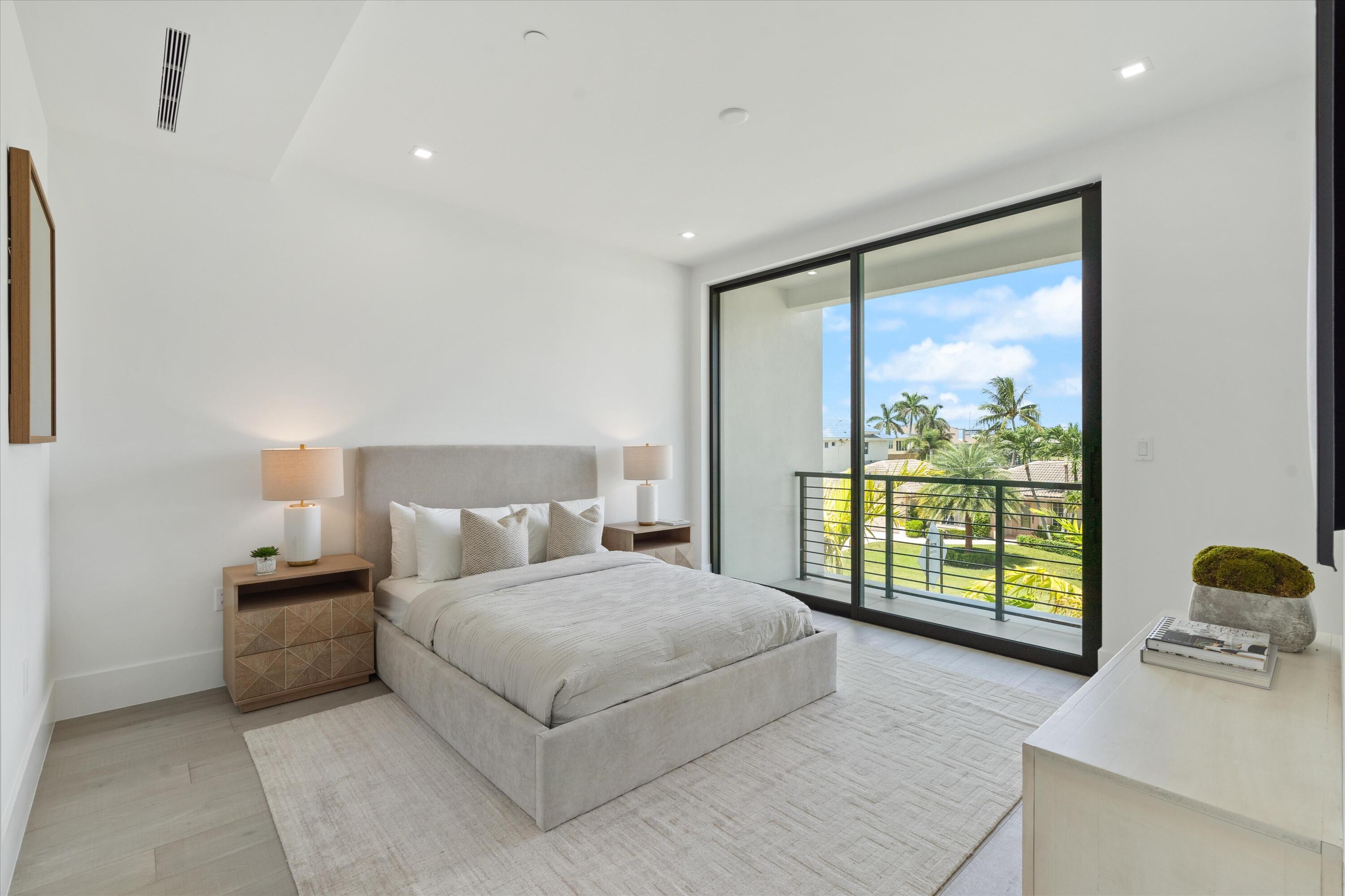 1066 Del Harbour Drive
