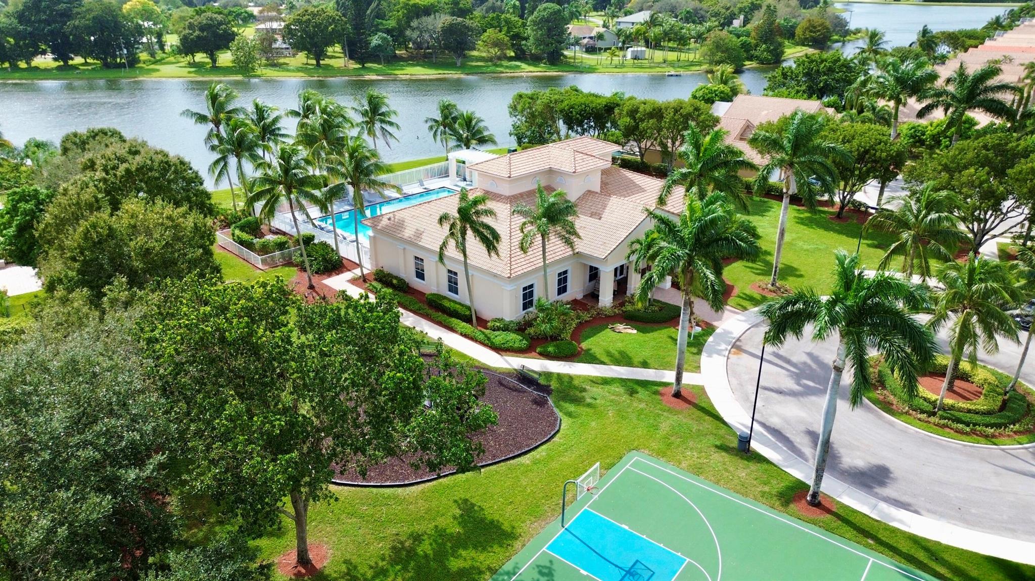 9517 Verona Lakes Blvd Boulevard