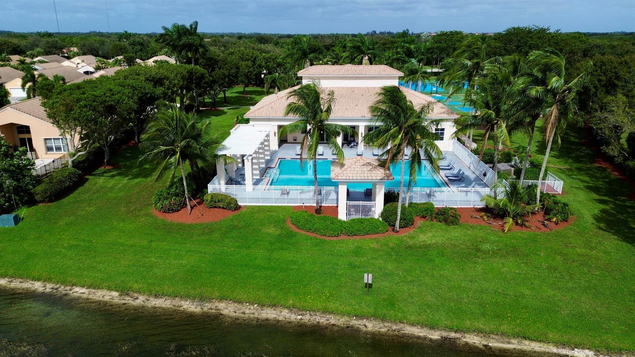 9517 Verona Lakes Blvd Boulevard