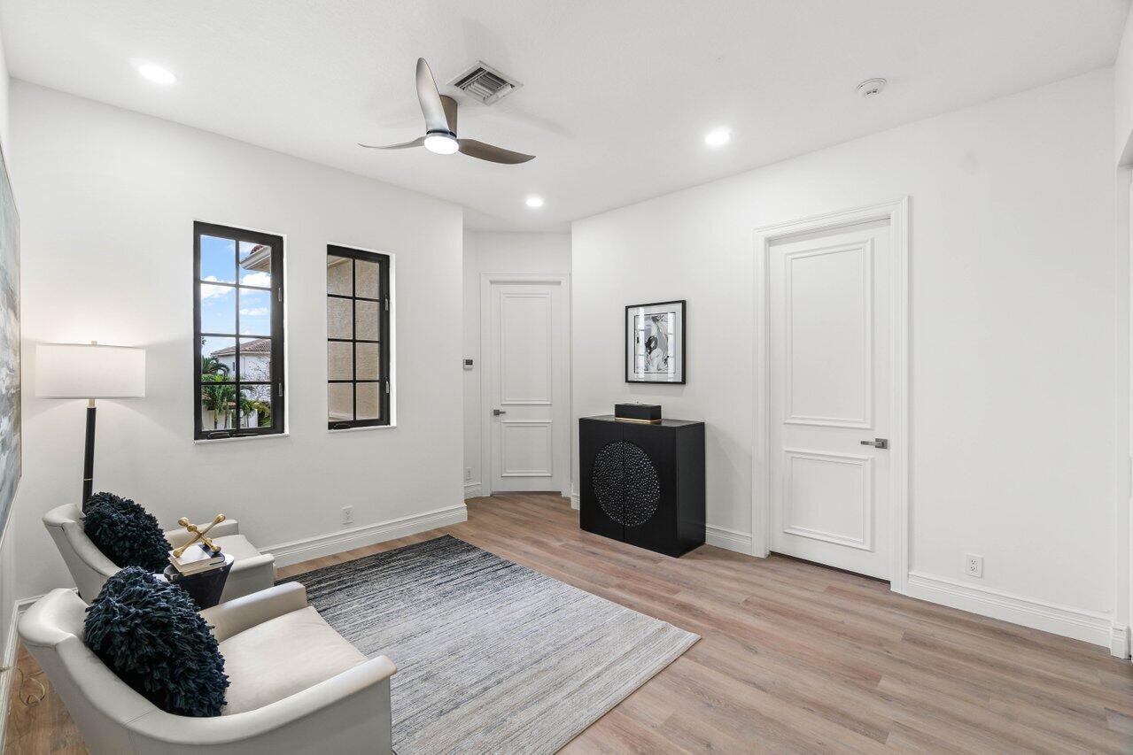 17939 Lake Azure Way