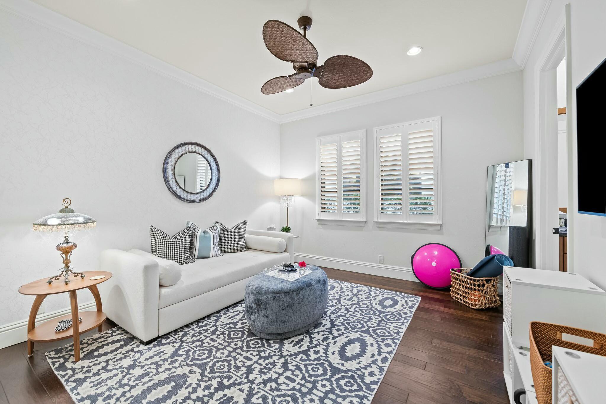 7380 Wisteria Av Avenue