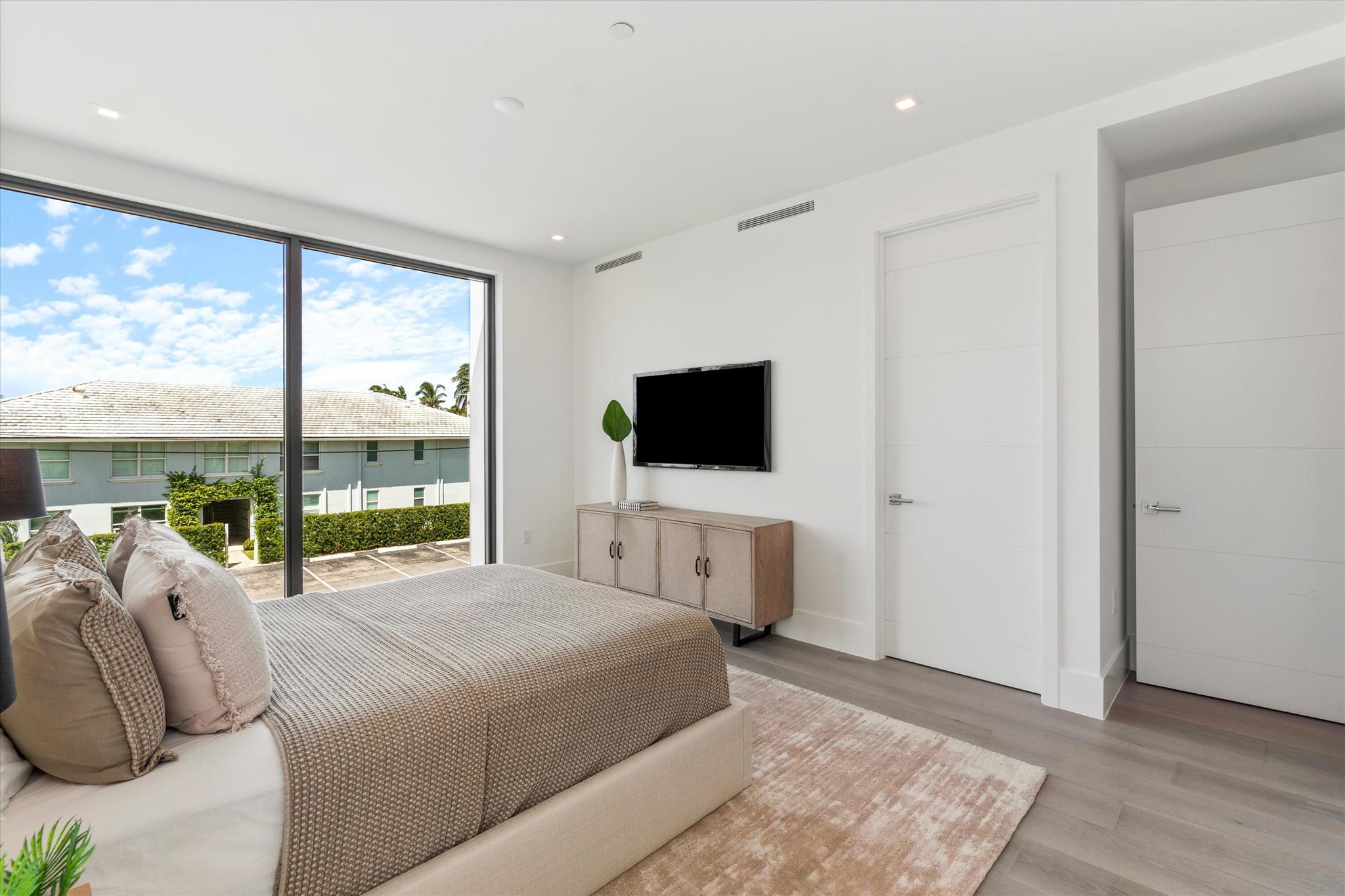 1068 Del Harbour Drive