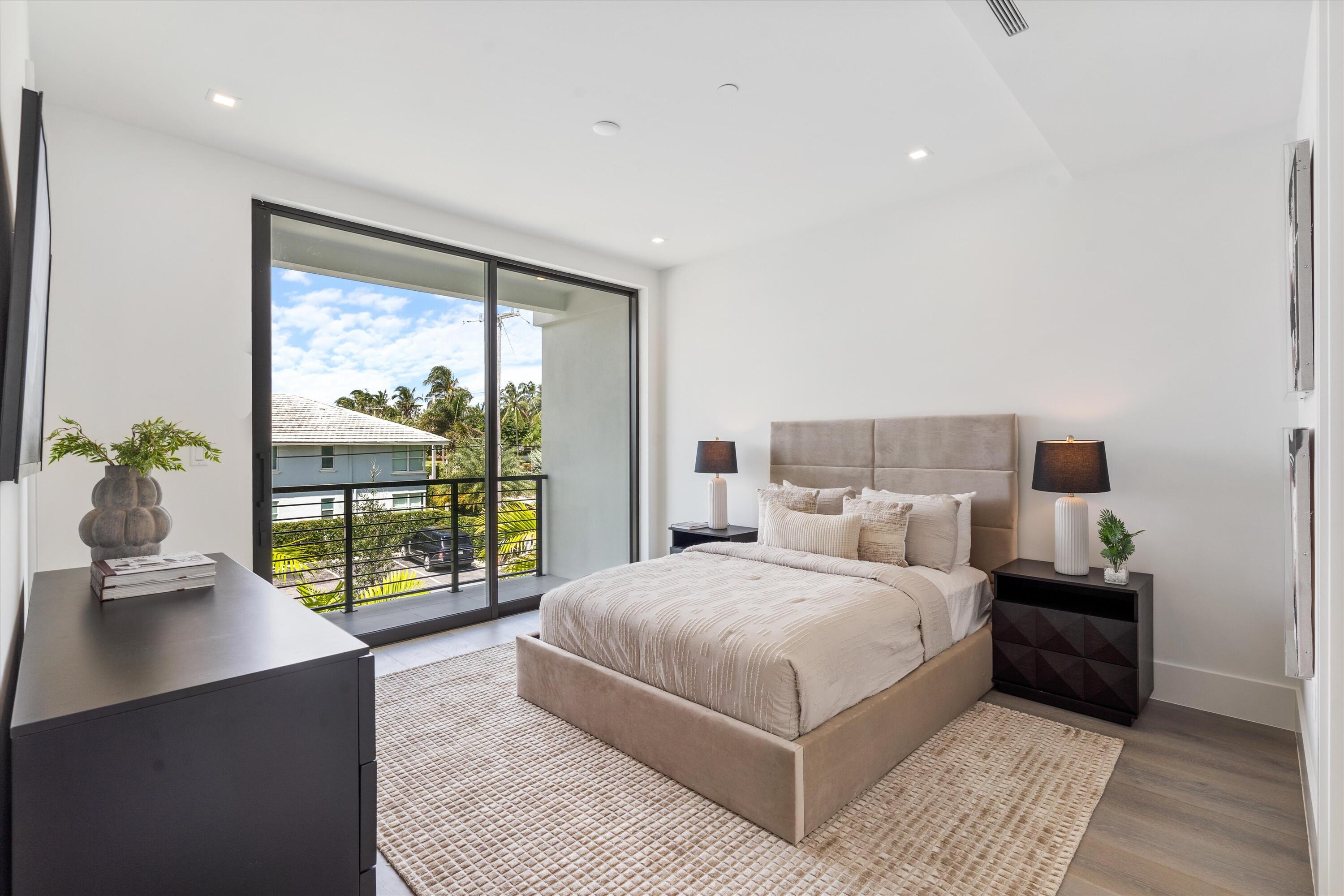1068 Del Harbour Drive