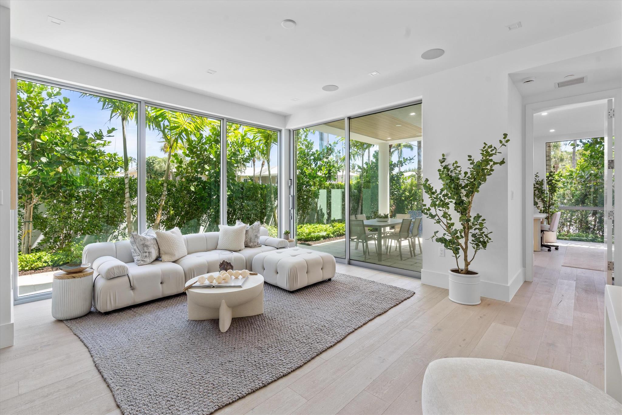 1070 Del Harbour Drive