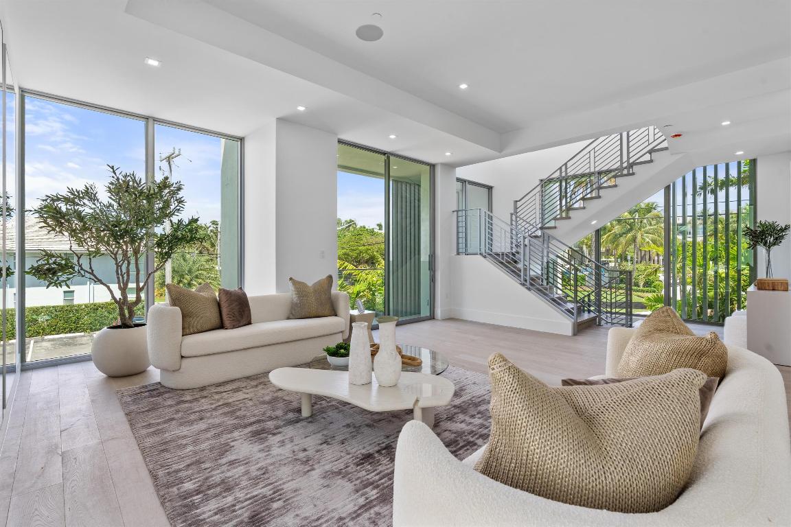 1070 Del Harbour Drive