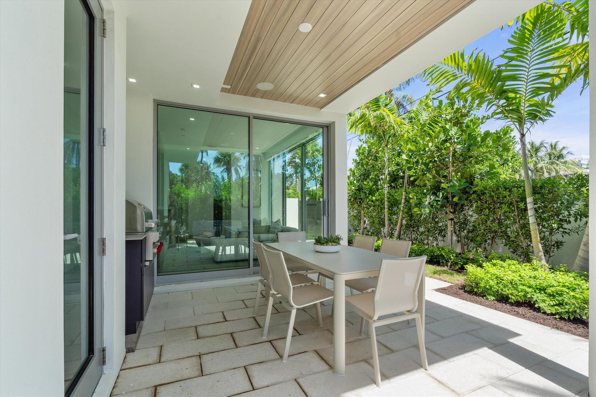 1070 Del Harbour Drive