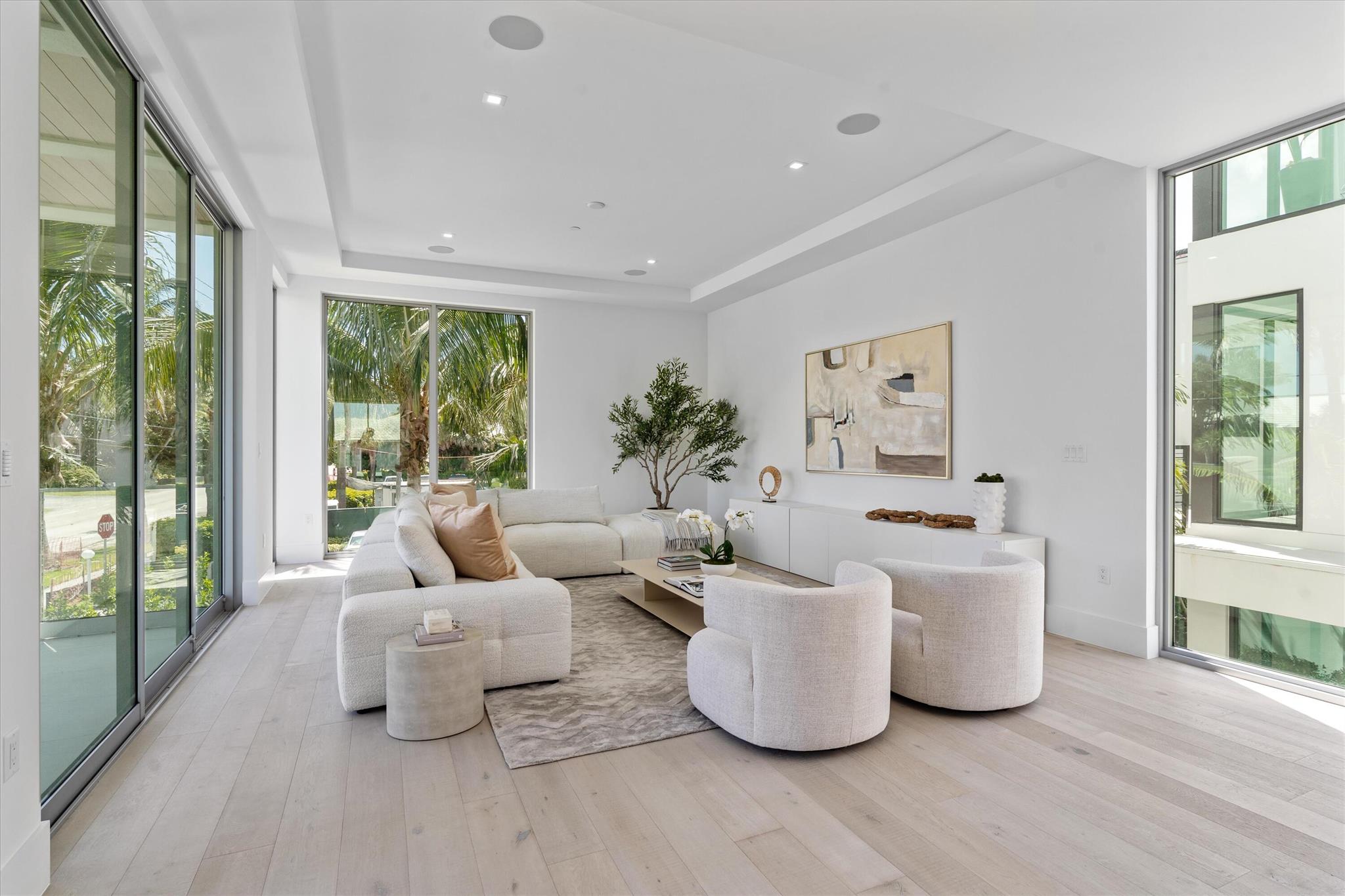 1070 Del Harbour Drive