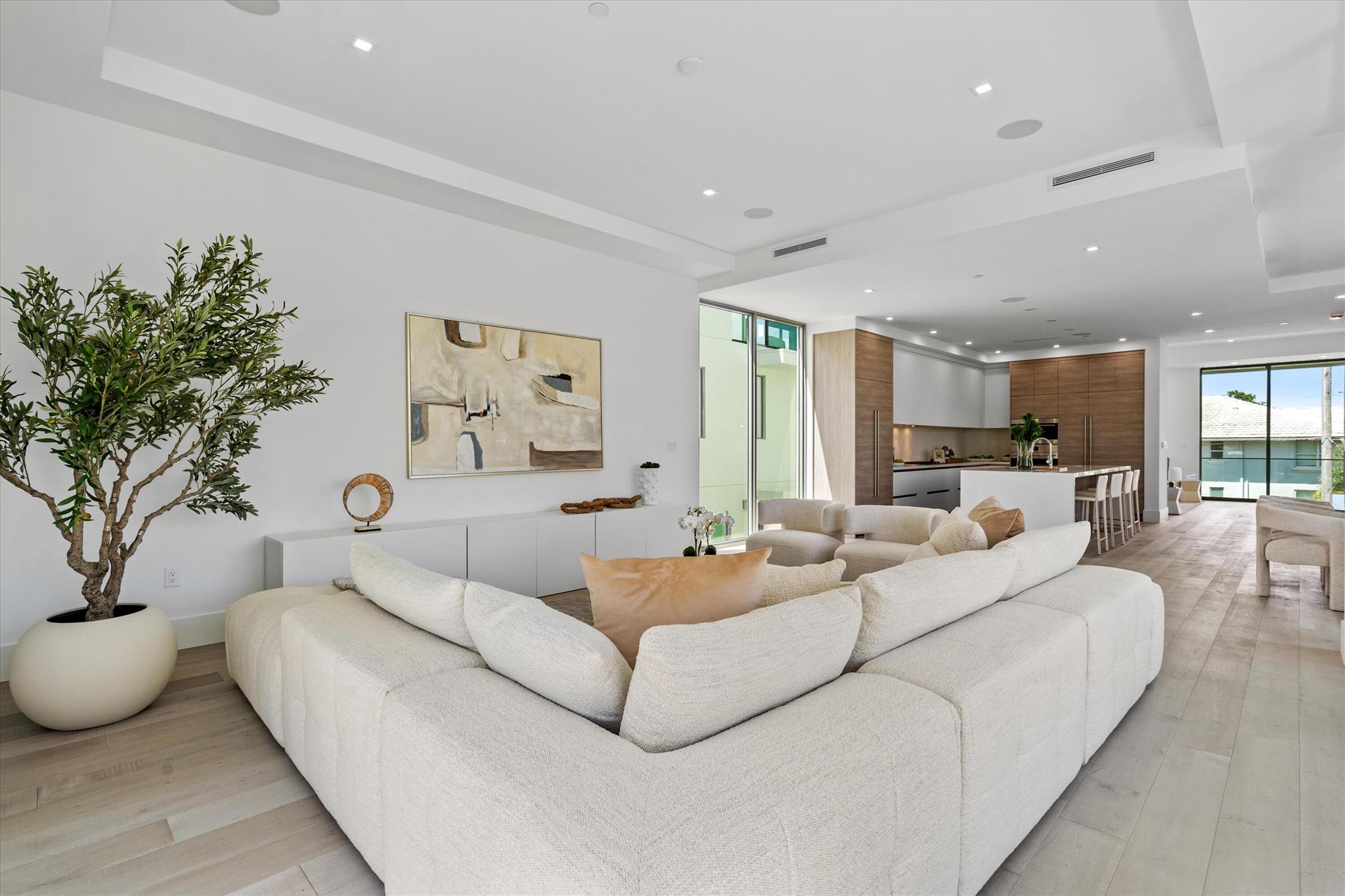 1070 Del Harbour Drive