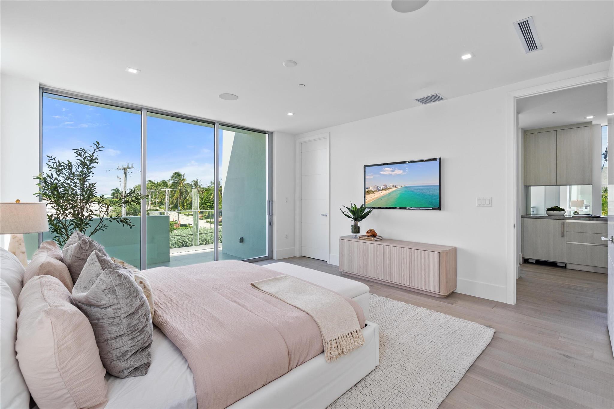 1070 Del Harbour Drive