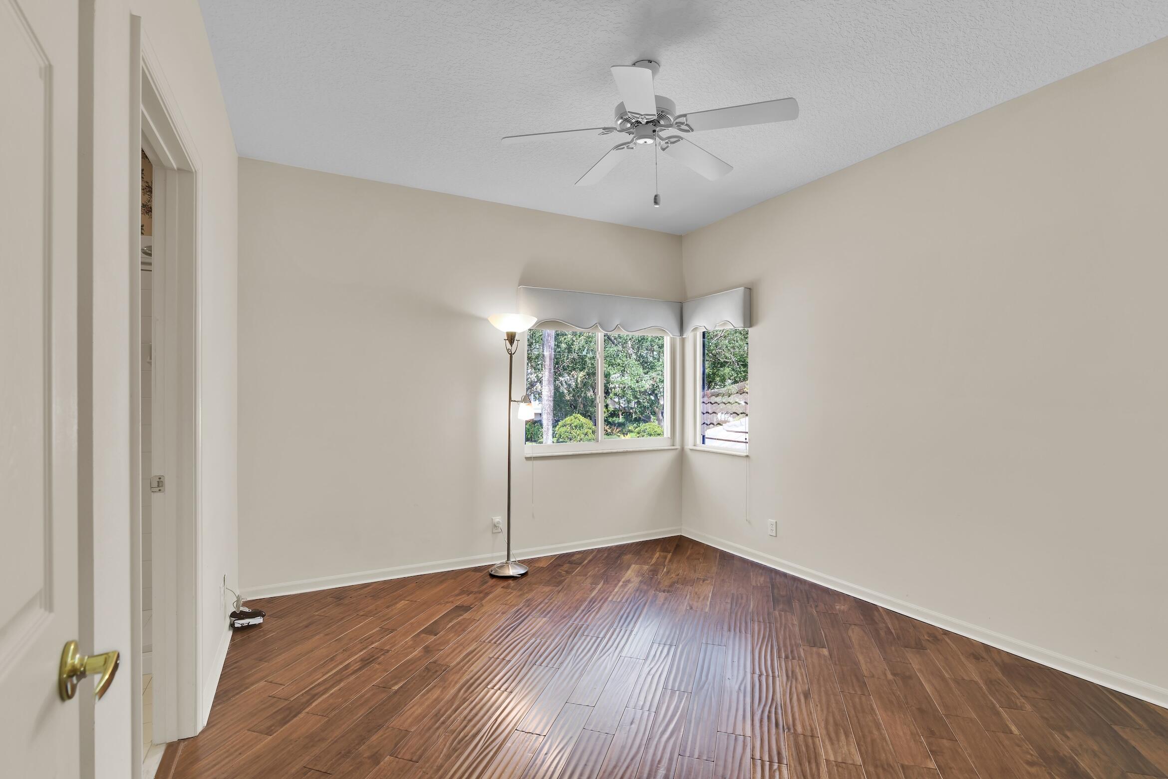 4132 NW 55th Place
