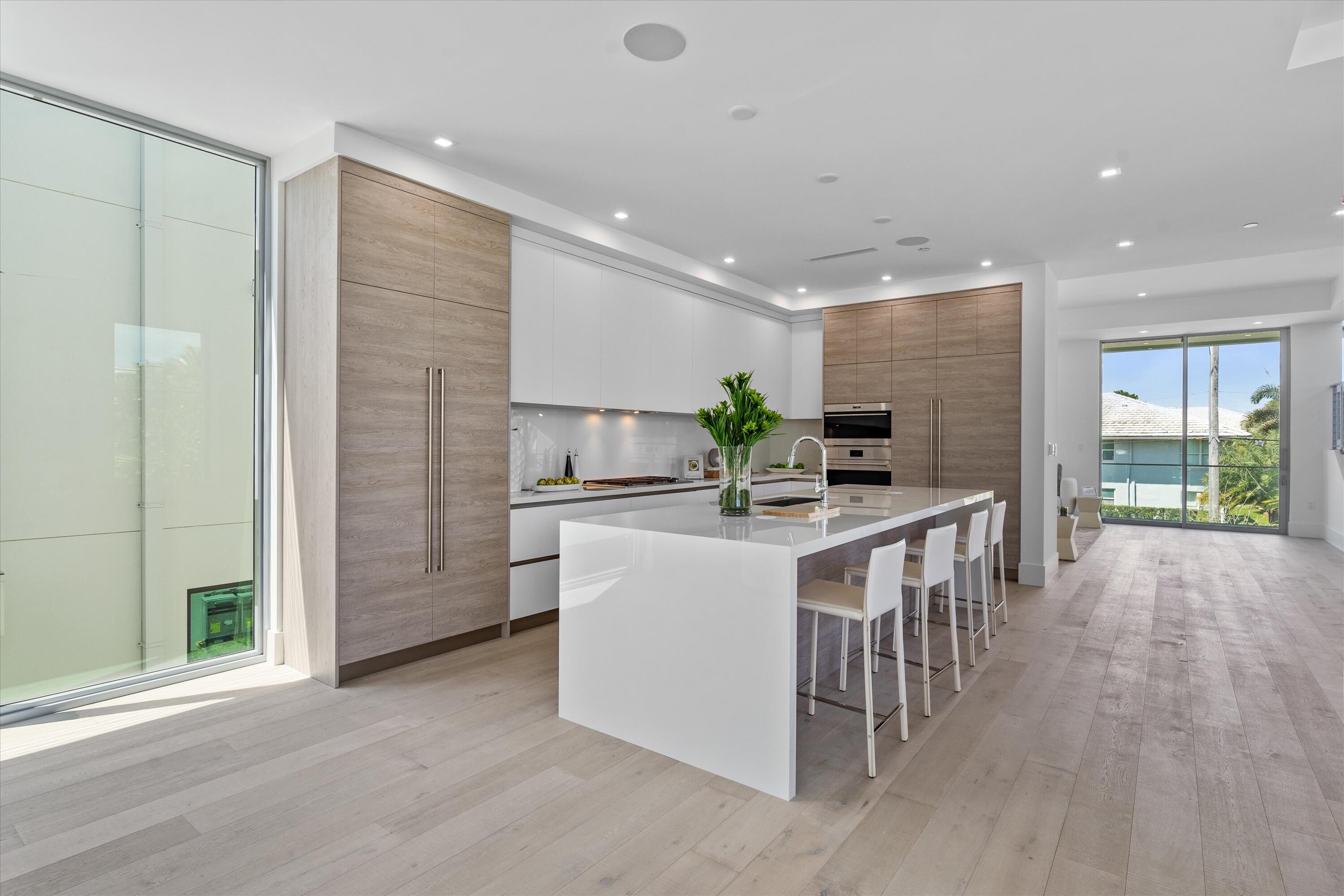 1070 Del Harbour Drive