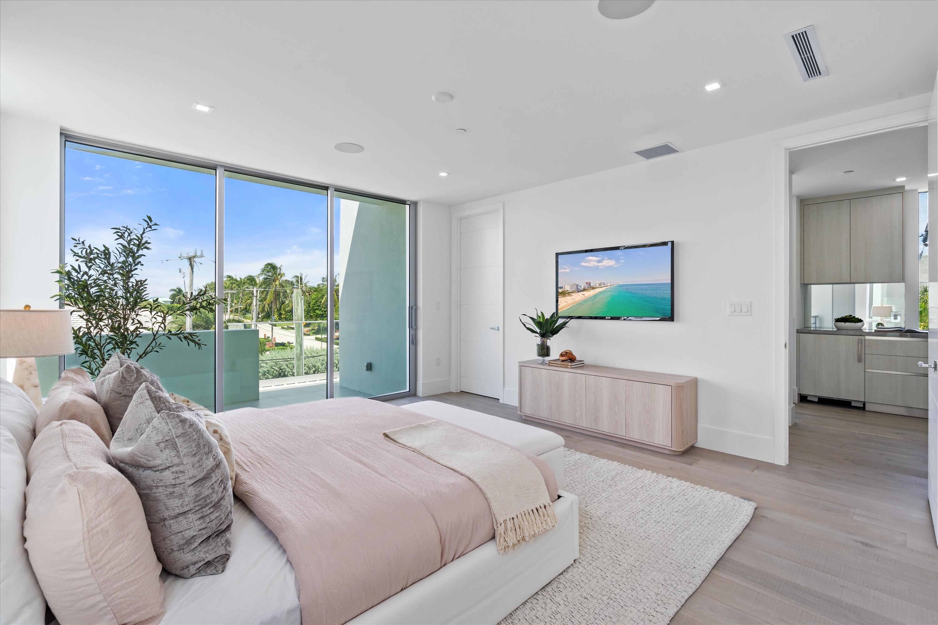 1070 Del Harbour Drive