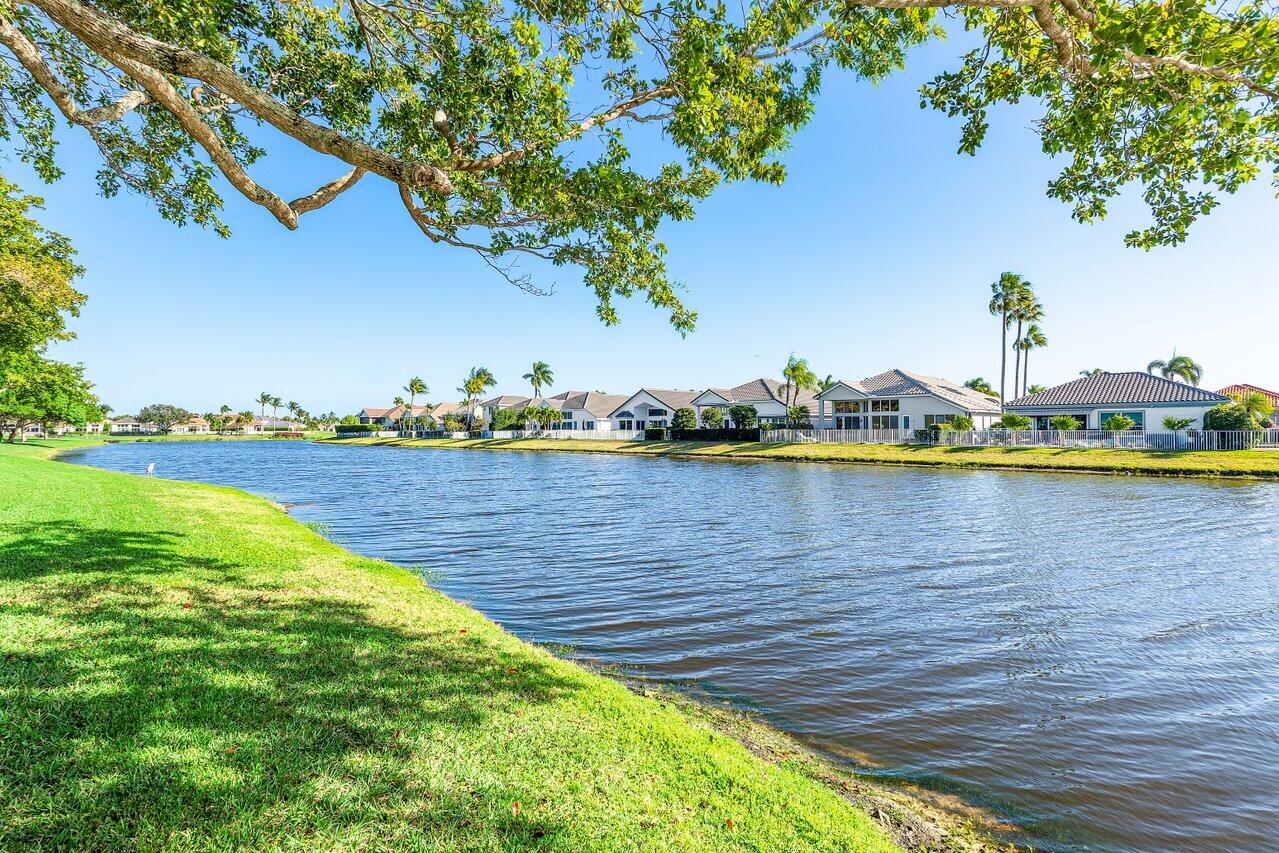 5696 NW 39th Avenue