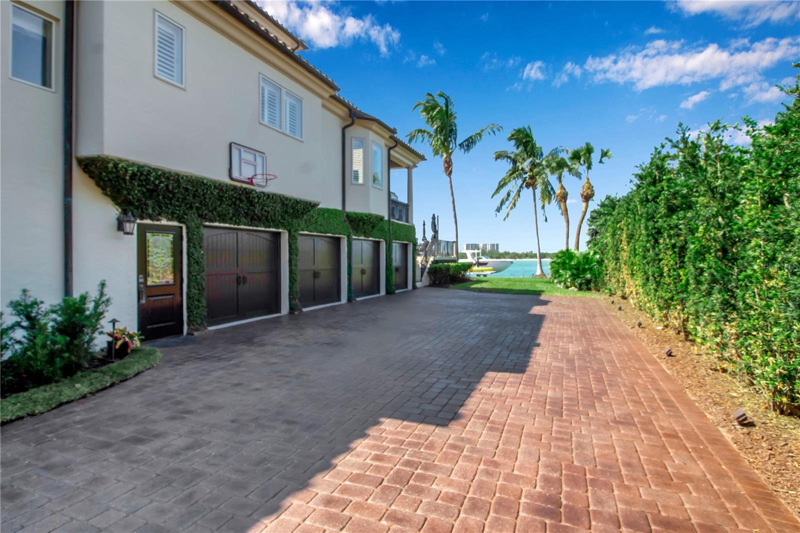 3500 BAYOU LOUISE LN