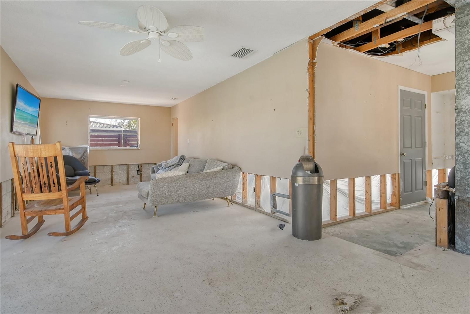 537 GUNWALE LN