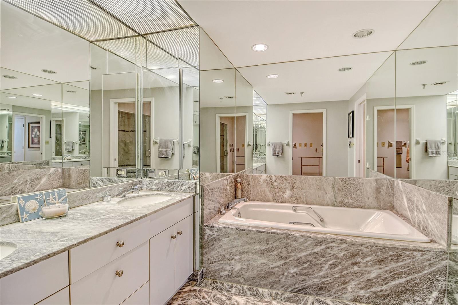 1211 GULF OF MEXICO DR #105