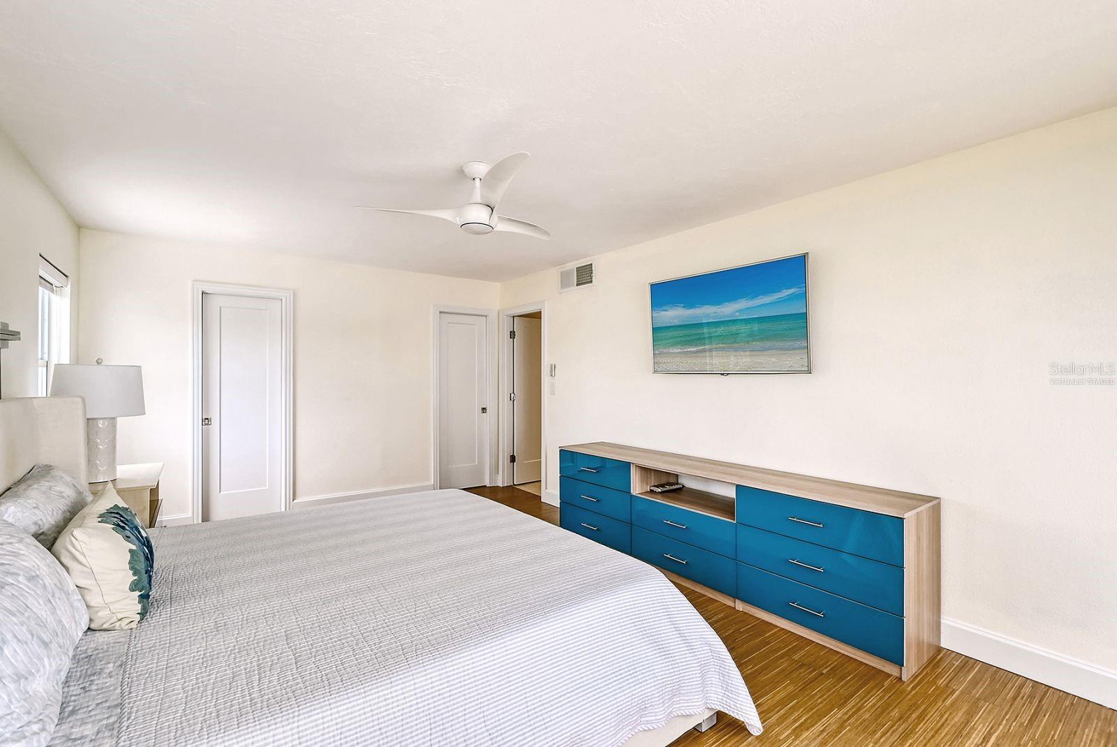 660 GOLDEN GATE PT #32