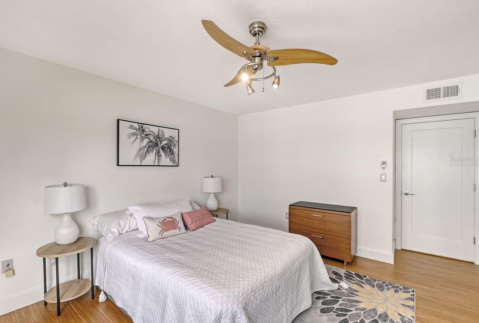 660 GOLDEN GATE PT #32