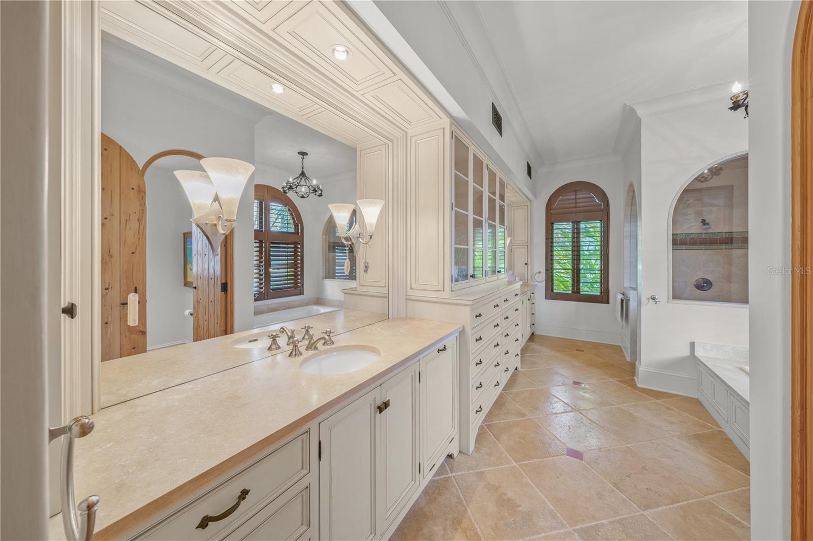 139 S WASHINGTON DR
