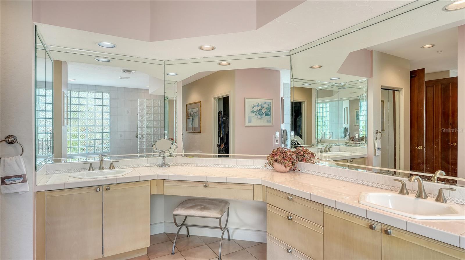 350 GULF OF MEXICO DR #211