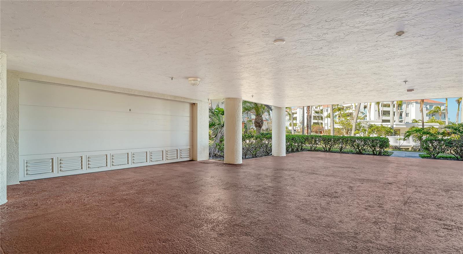 350 GULF OF MEXICO DR #211