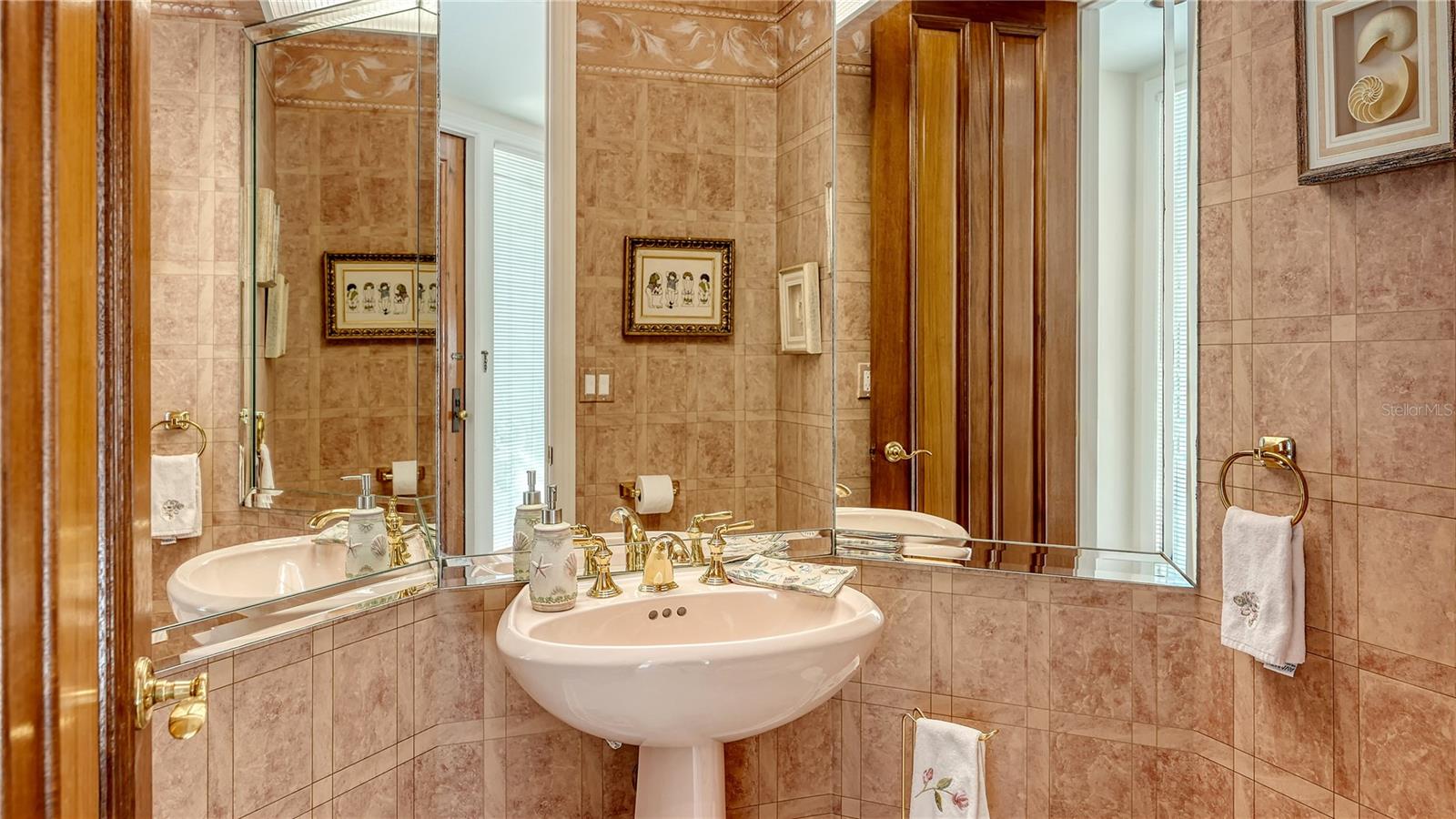 350 GULF OF MEXICO DR #211