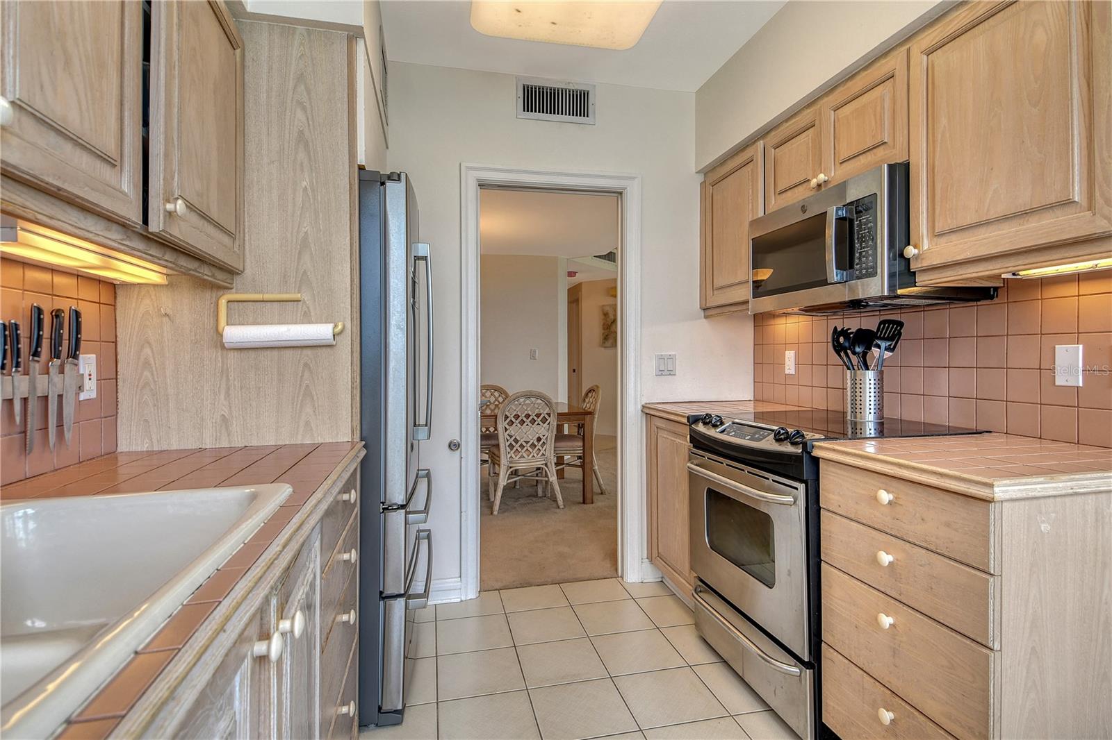 575 SANCTUARY DR #A404