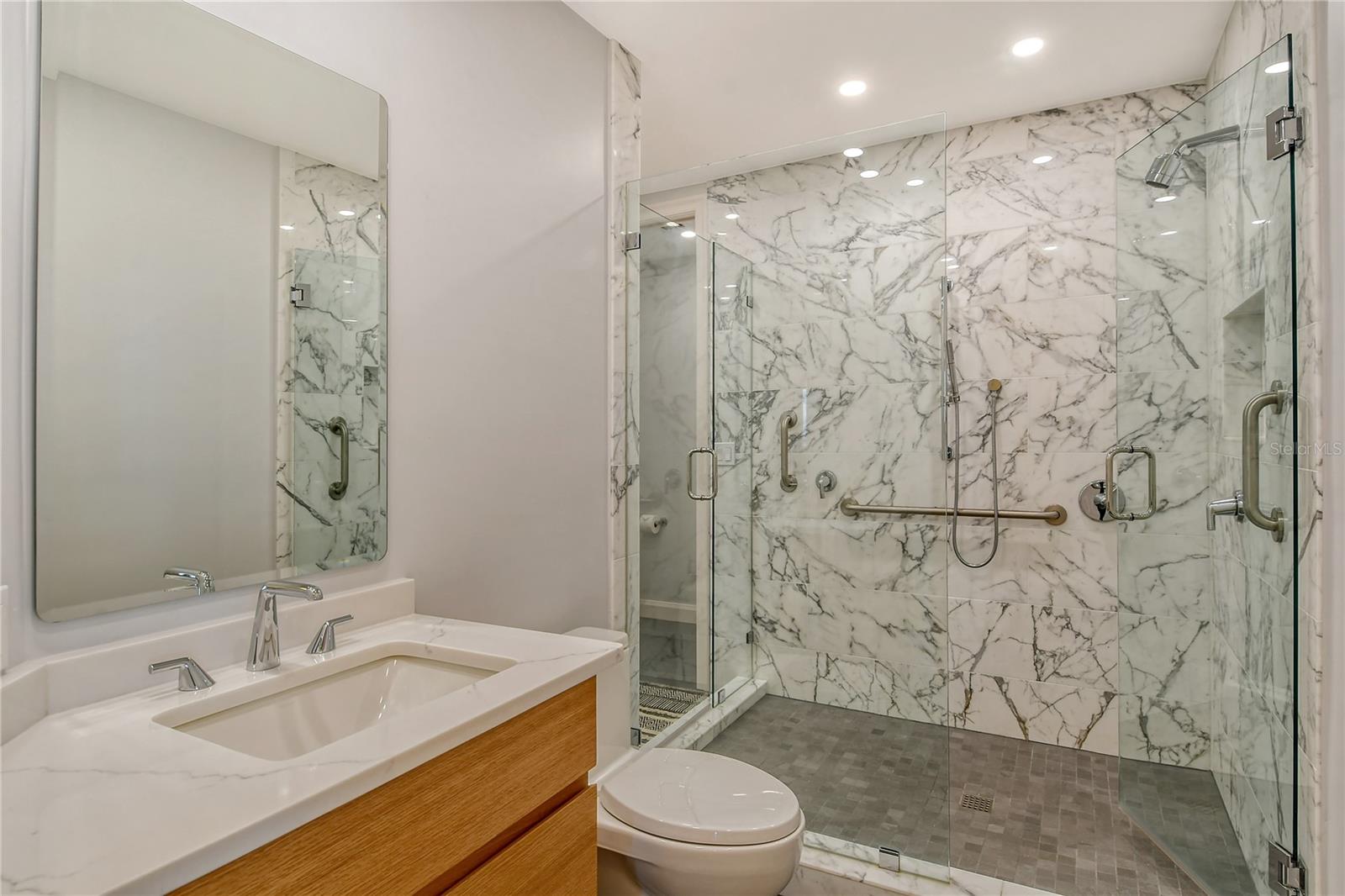 435 L AMBIANCE DR #L807