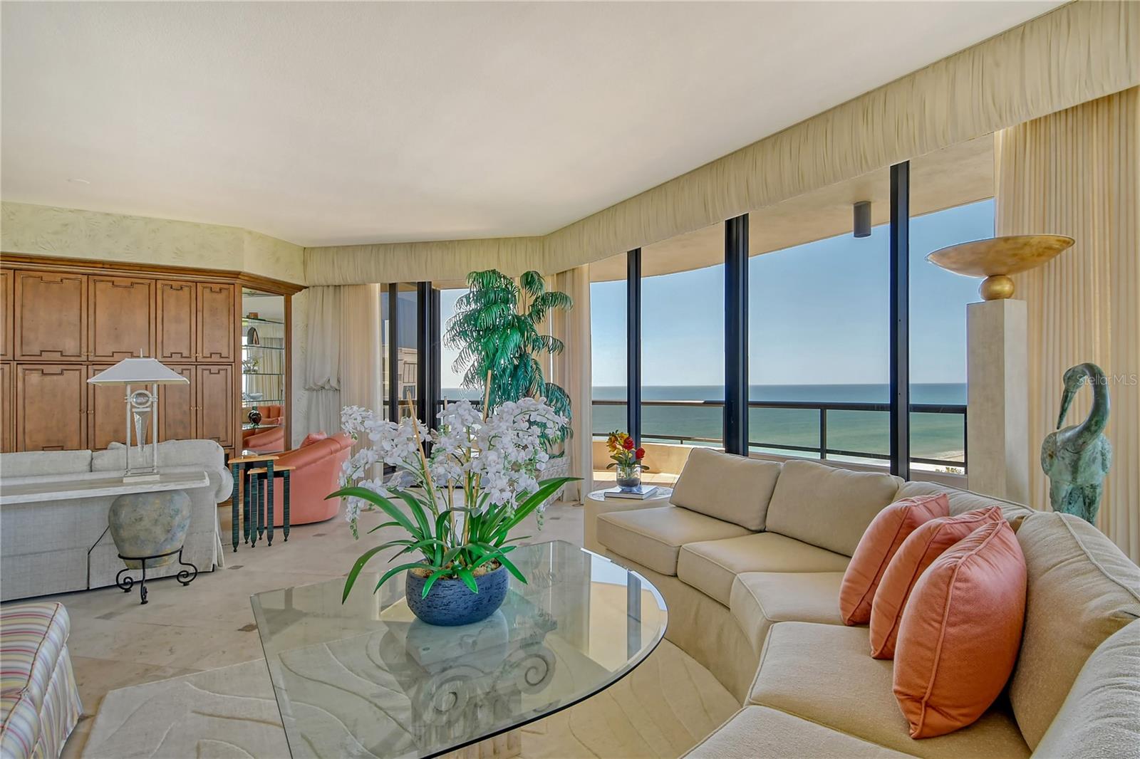 435 L AMBIANCE DR #L807