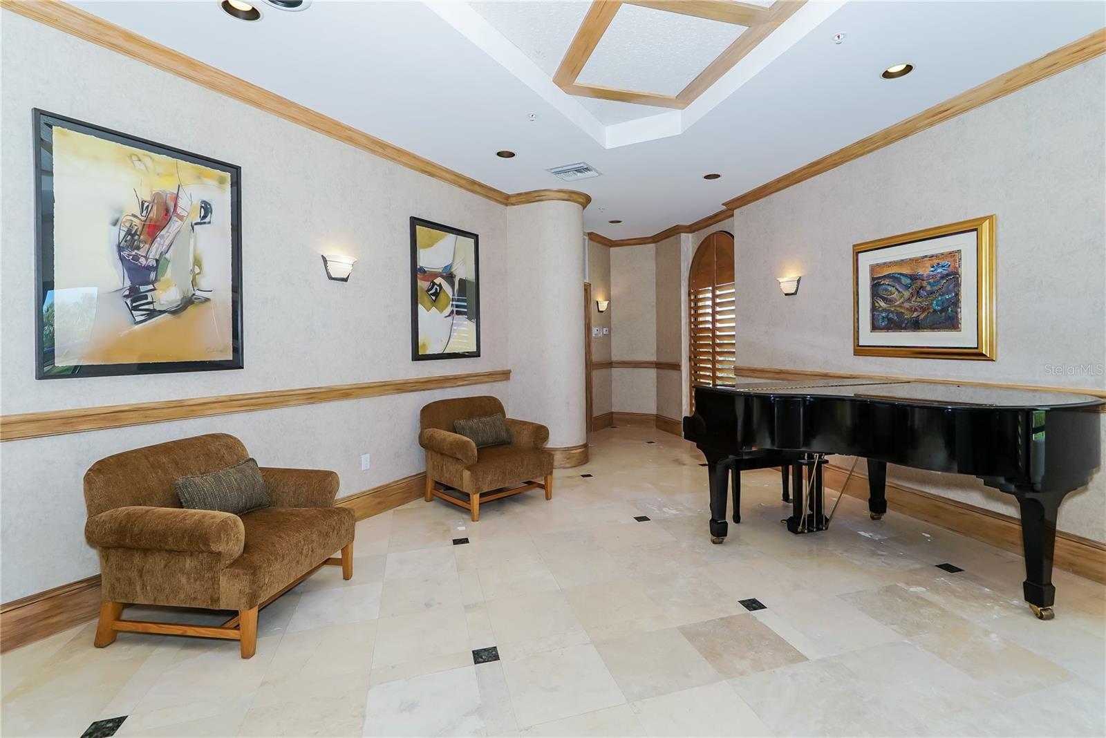 435 L AMBIANCE DR #L807