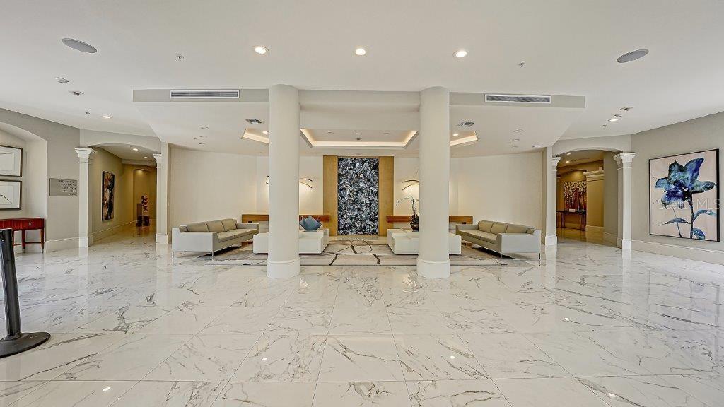 435 L AMBIANCE DR #L807