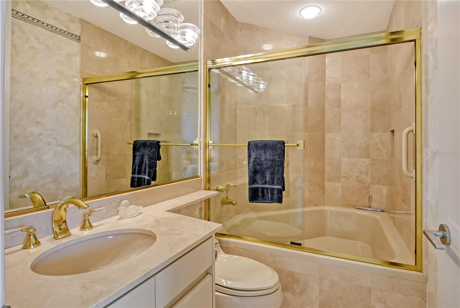 435 L AMBIANCE DR #L807