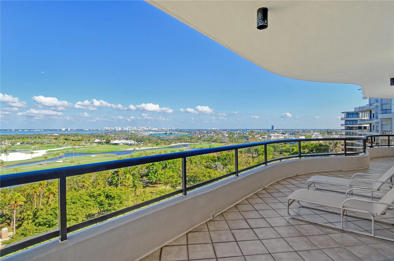 435 L AMBIANCE DR #L807