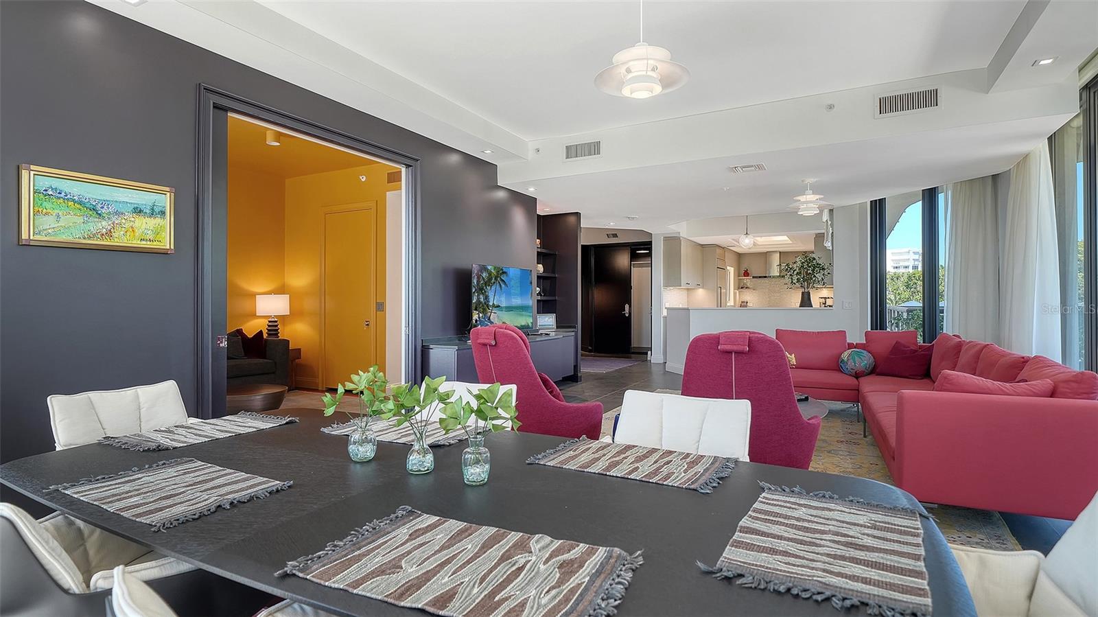 415 L AMBIANCE DR #B202