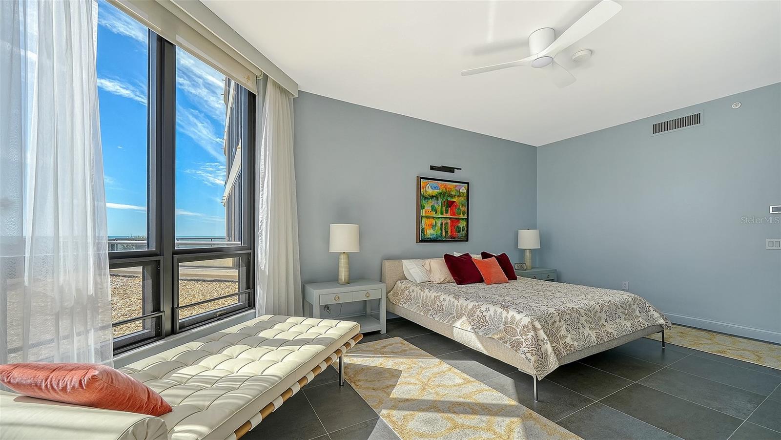 415 L AMBIANCE DR #B202