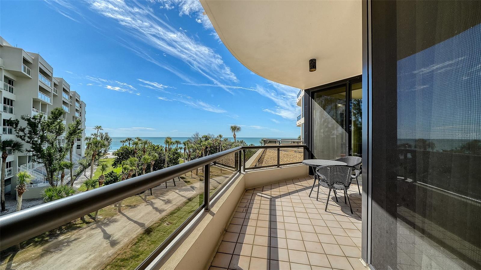 415 L AMBIANCE DR #B202