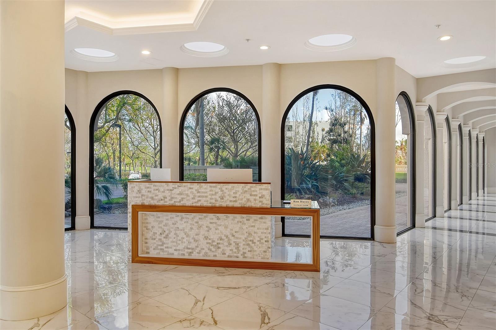 415 L AMBIANCE DR #B202