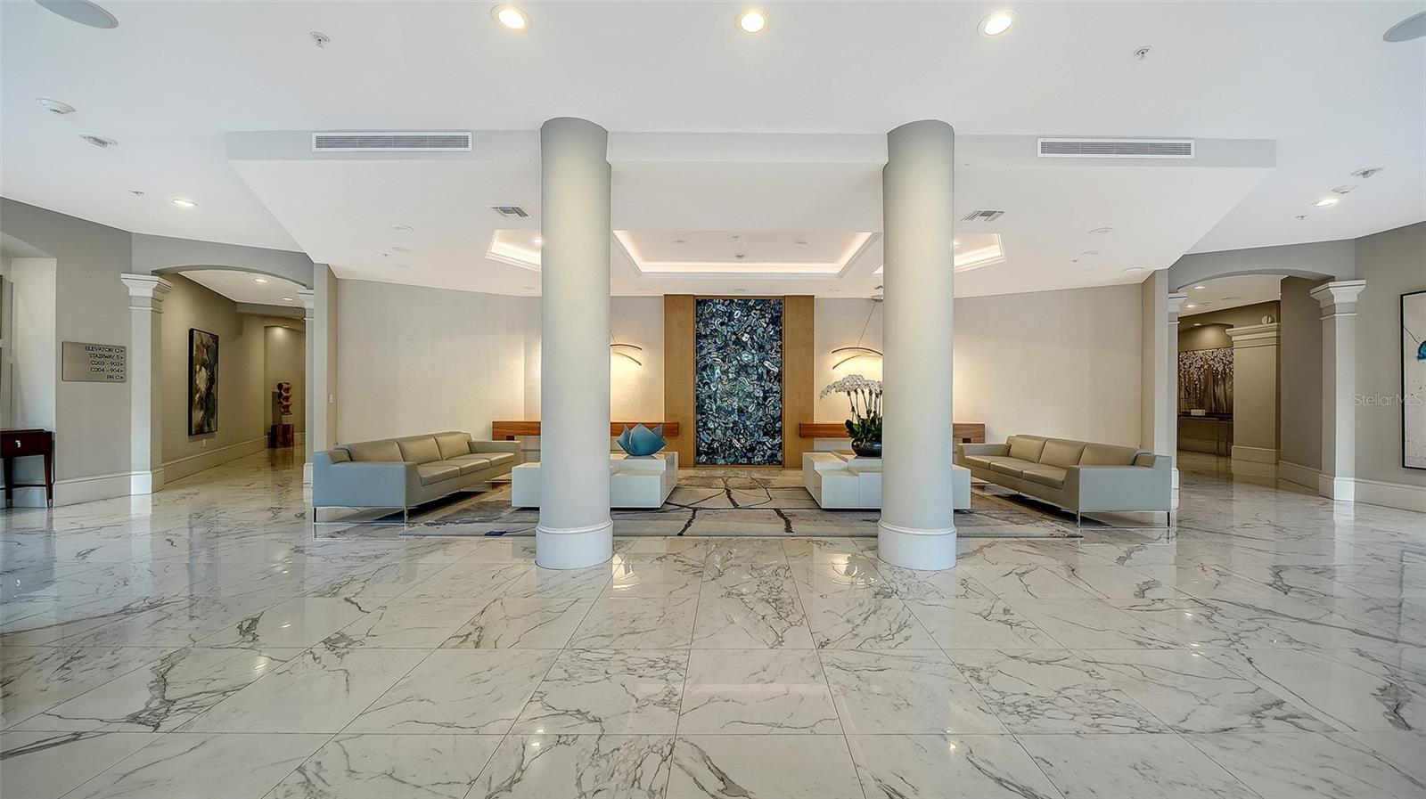 415 L AMBIANCE DR #B202