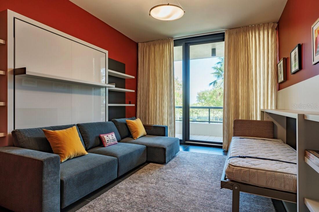 415 L AMBIANCE DR #B202