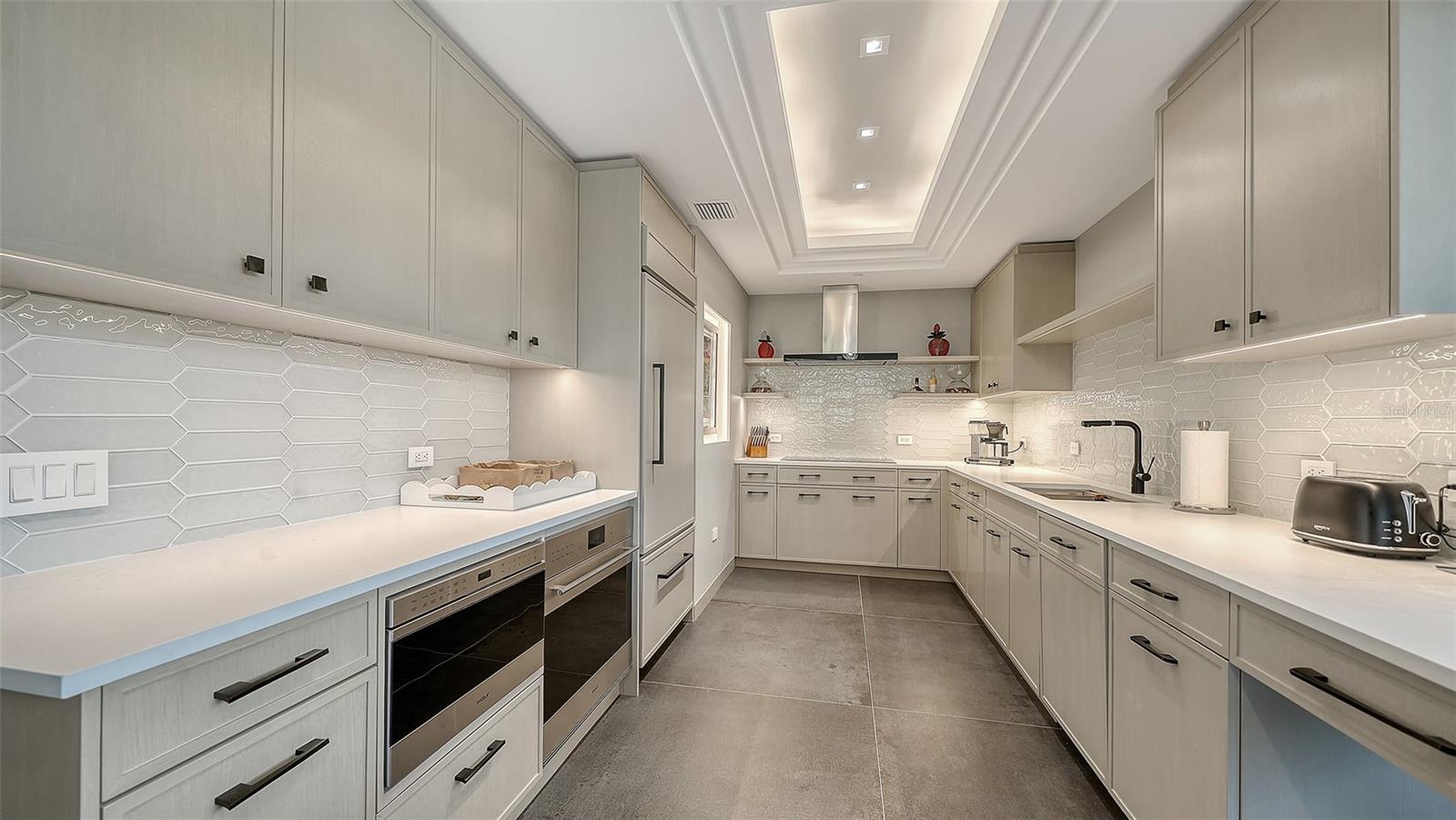 415 L AMBIANCE DR #B202