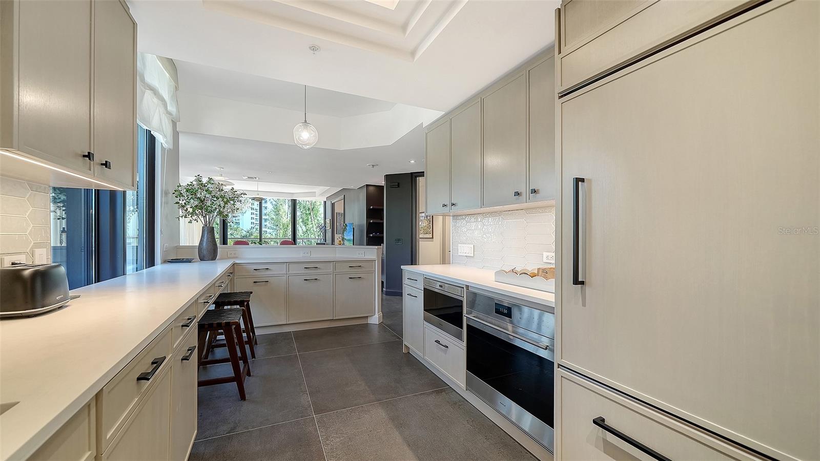 415 L AMBIANCE DR #B202