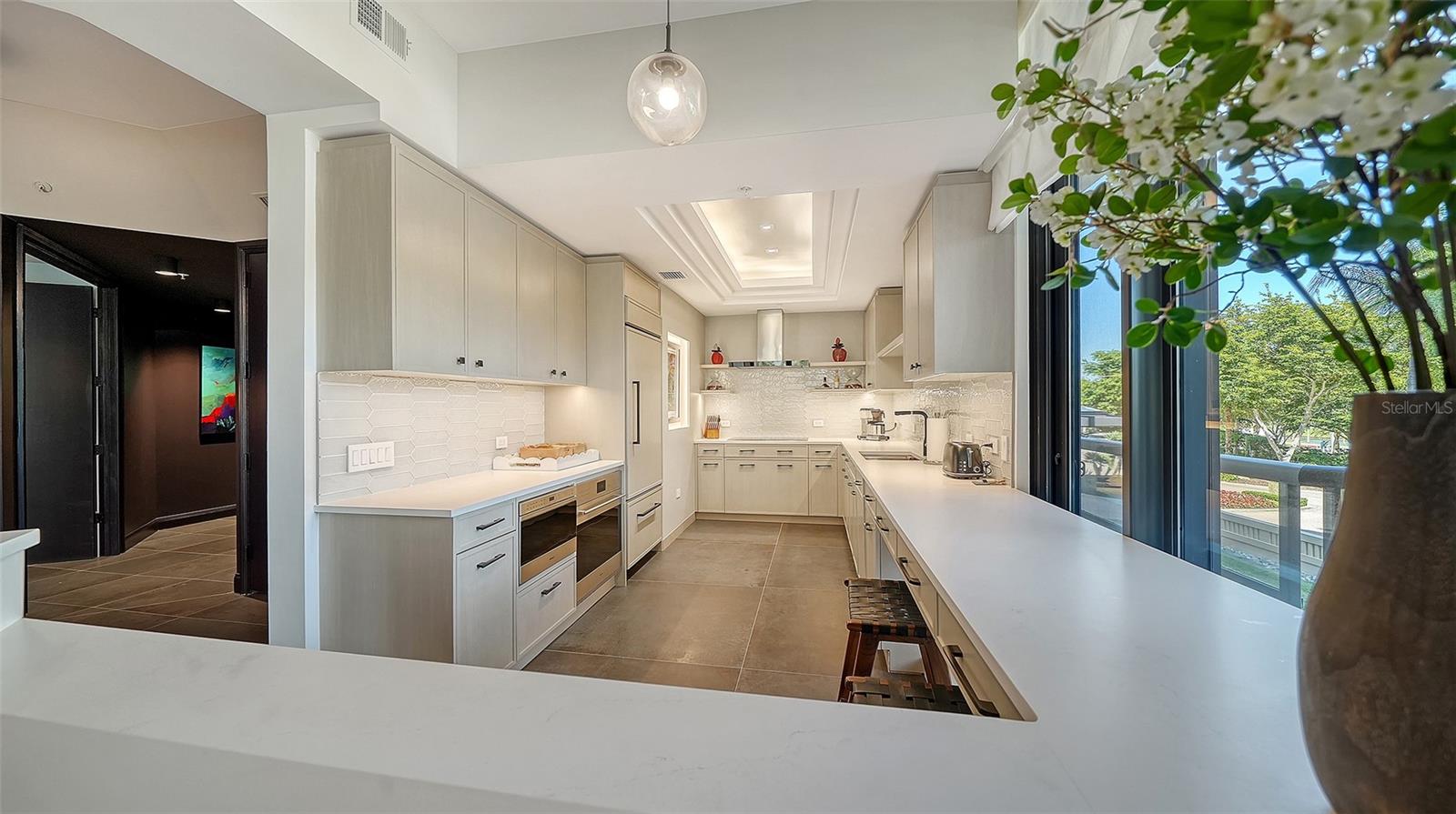 415 L AMBIANCE DR #B202