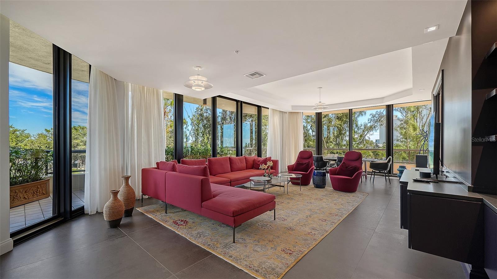 415 L AMBIANCE DR #B202