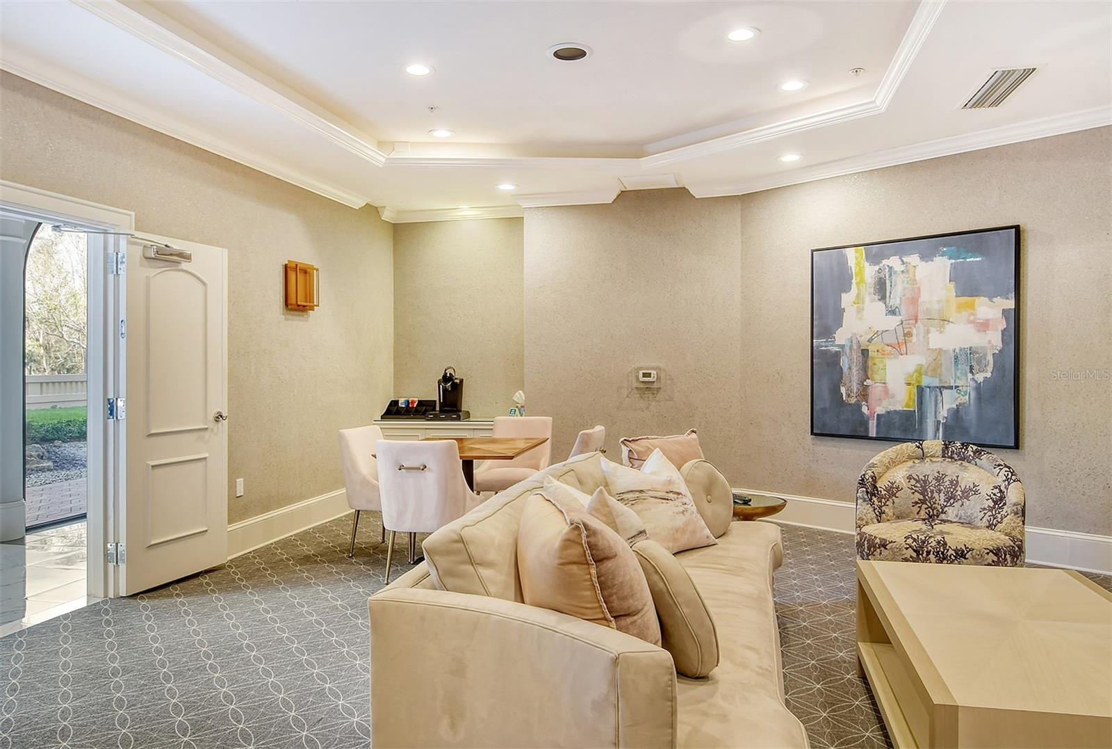 415 L AMBIANCE DR #B202