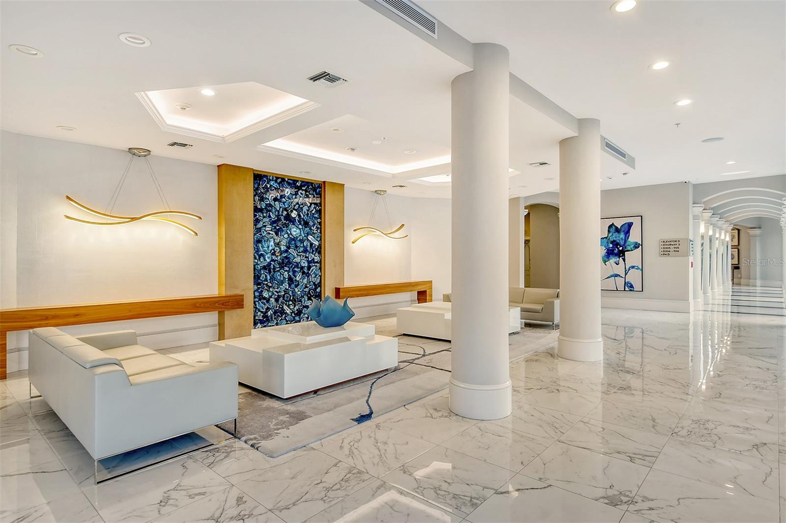 415 L AMBIANCE DR #B202