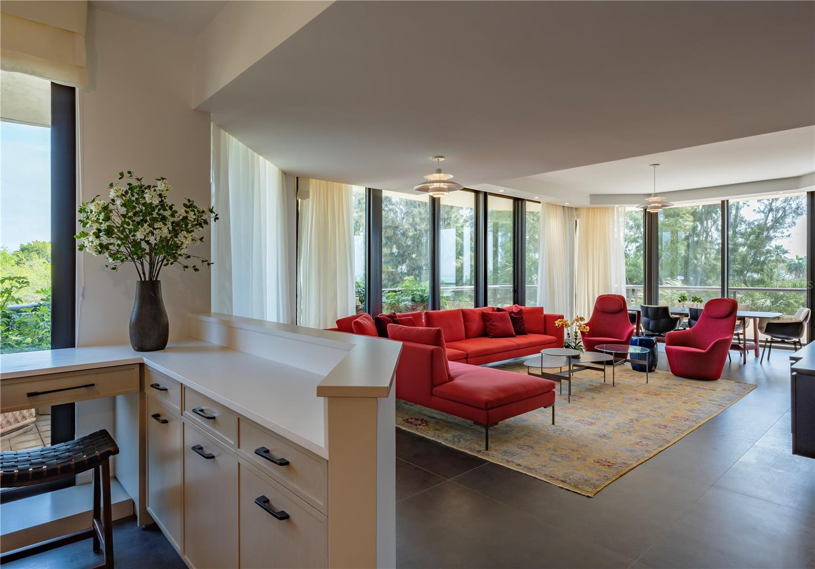 415 L AMBIANCE DR #B202