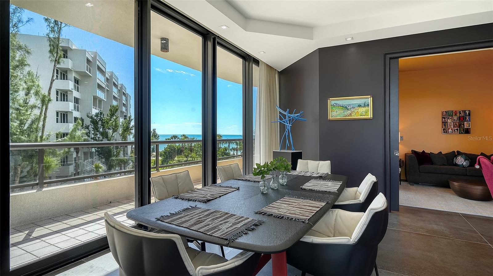 415 L AMBIANCE DR #B202