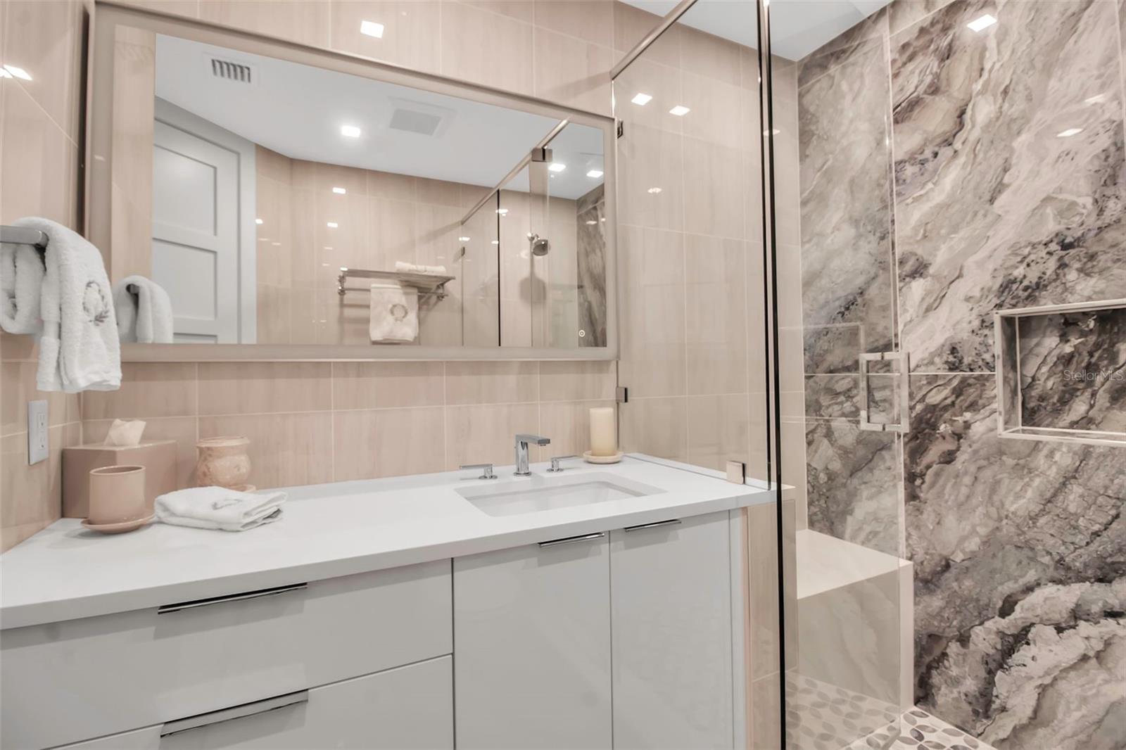 415 L AMBIANCE DR #A801