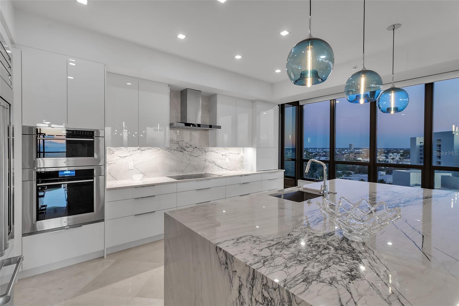 415 L AMBIANCE DR #A801