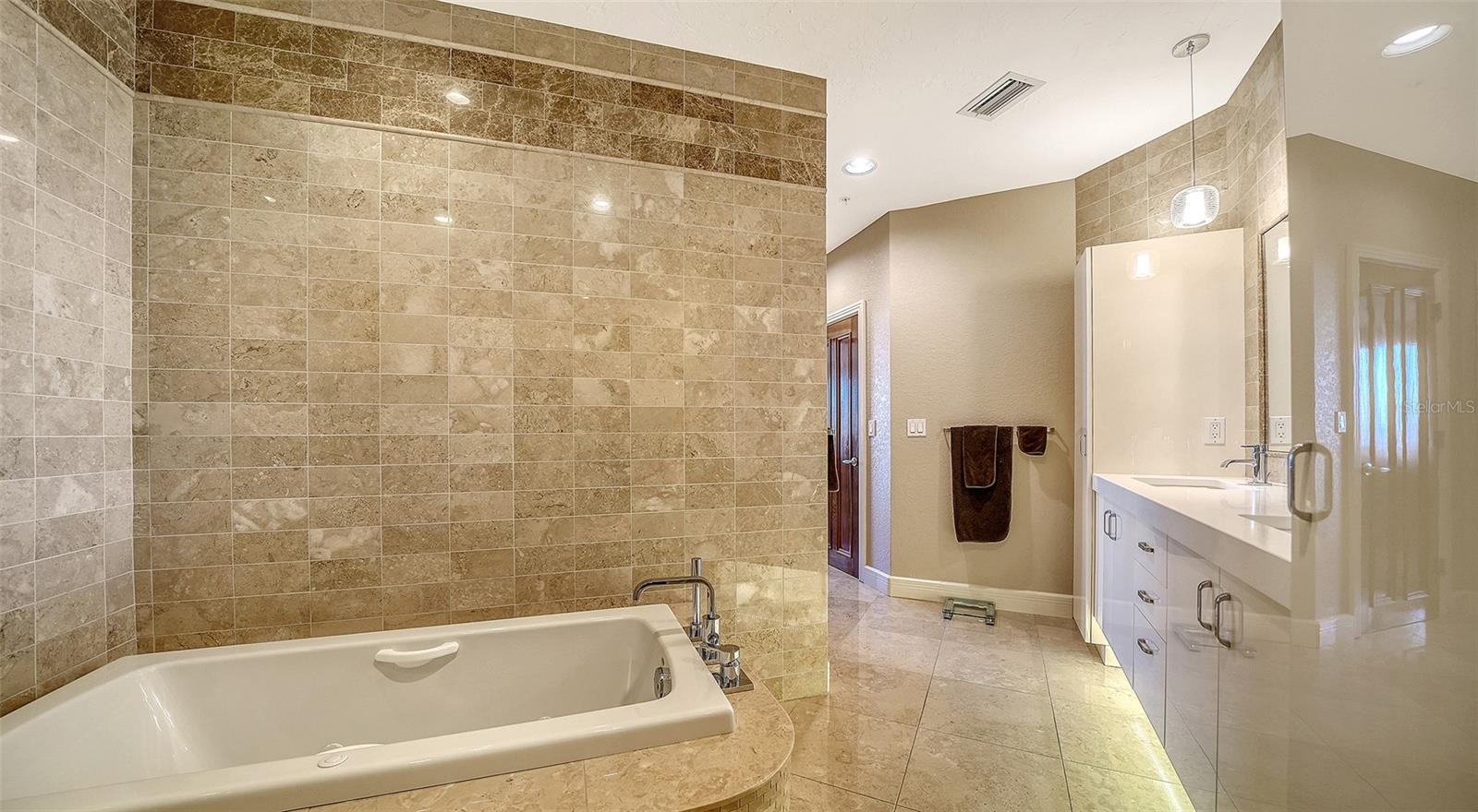 340 GULF OF MEXICO DR #126